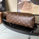 Replica Louis Vuitton Presbyopic Cosmetic Bag - High-Quality Designer Replica with Free Shipping