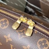 Replica Louis Vuitton Presbyopic Cosmetic Bag - High-Quality Designer Replica with Free Shipping